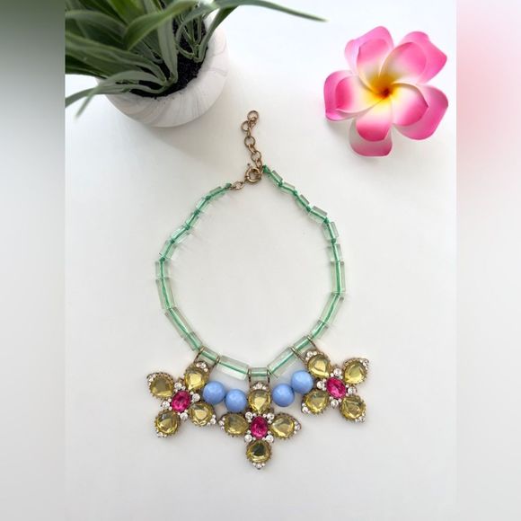 Statement Necklace 🌸 - Picture 1 of 5